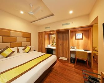 Taz Kamar Family Hotel - Chennai - Bedroom