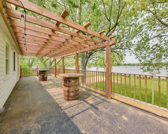 Pistakee Lake Estate with Boat Dock and Hot Tub! - Johnsburg (Illinois) - Balcone