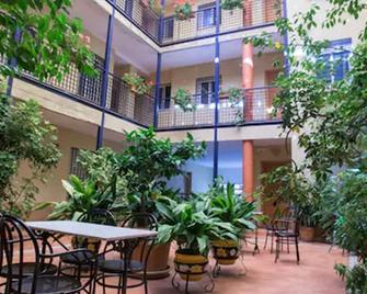 Apartamentos Sevilla - Seville - Patio