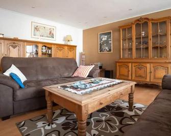 Ferienwohnung Am Waldrand - Bad Driburg - Wohnzimmer