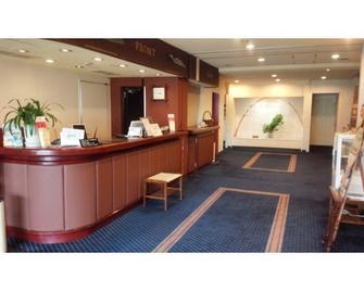 Echizenya Hotel - Sanjō - Front desk