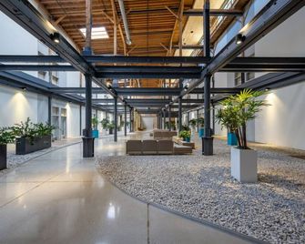 Cream City 2BR Apt - Just 3 Blocks to Fiserv with Gym and Parking - Milwaukee - Lobby