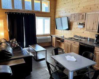 Atv Trailcamp: Kelly's Quarters-- Just Seconds From The Hmt Pocahontas Trailhead! - Bramwell - Cucina