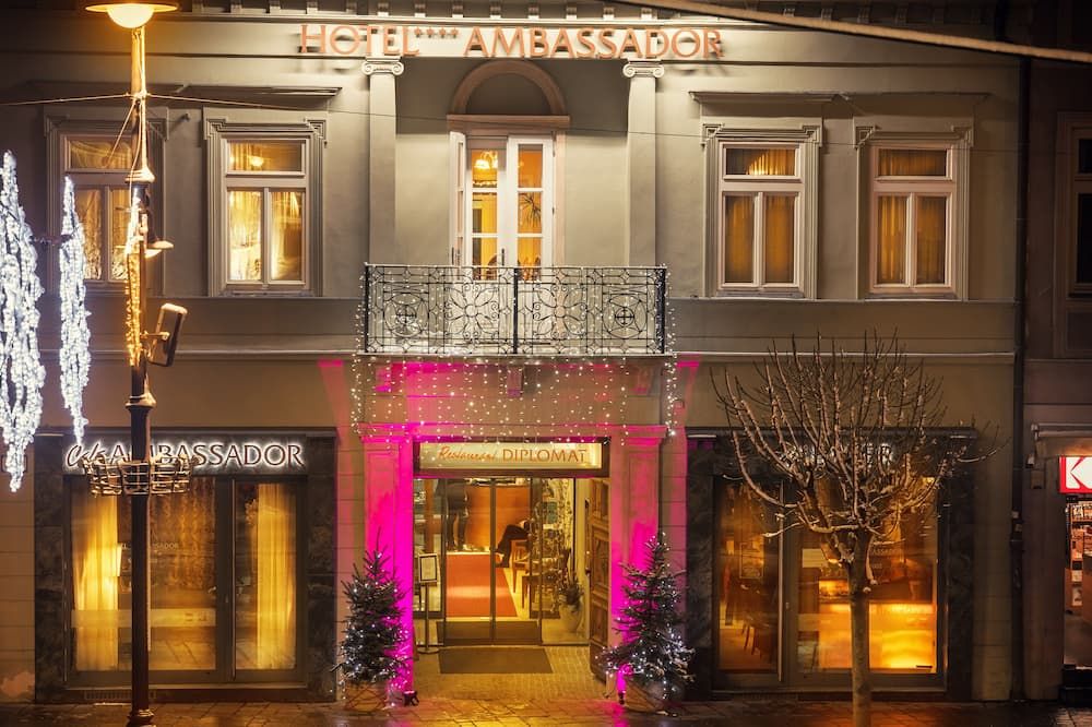 فندق أمباسادور - كوسيتش - مبنى