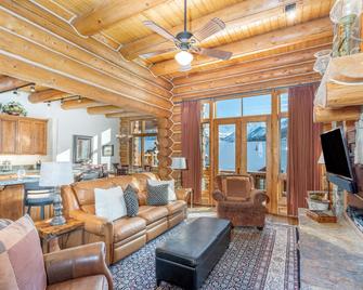 Updated 4 Bedroom Villa with Stunning Views and Ski Access - Mountain Village - Living room
