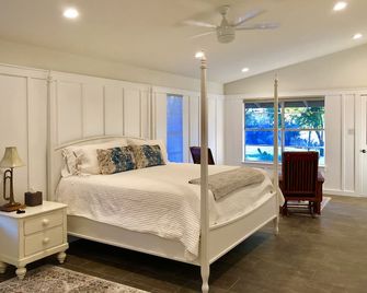 Comfort Acres on the Guadalupe River Ranch (secluded) House and Small Party Barn - Comfort - Habitación