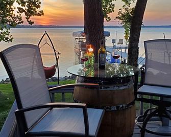 Sunset Paradise, Lake Ida\nHorizon License #2014 - Alexandria - Patio