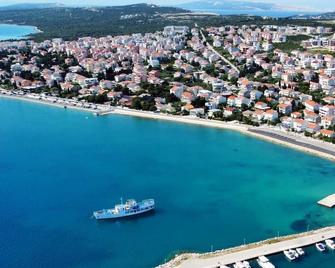 Apartments by the sea Novalja, Pag - 3307 - Novaglia