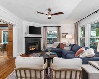 Luxe Retreat Designed For Group Getaways - Lodi - Obývací pokoj