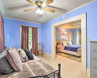 1920s Corsicana Home - Spacious Group Getaway! - Corsicana