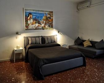 Casa Castagna - Salerno - Camera da letto