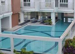 An Oasis in Tagaytay - Tagaytay - Pool