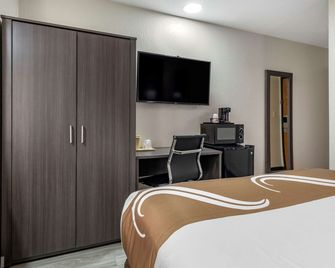 Quality Inn & Suites Longview I-20 - Longview - Habitación