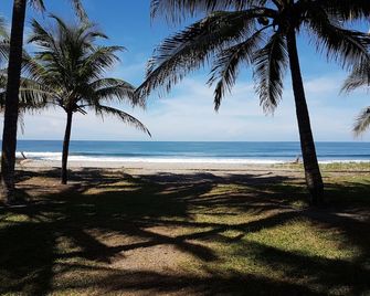 'A Wave From It All 2' Ocean Front Oasis Getaway - Rest / Relax / Rejuvenate!!! - San Luis Talpa - Playa