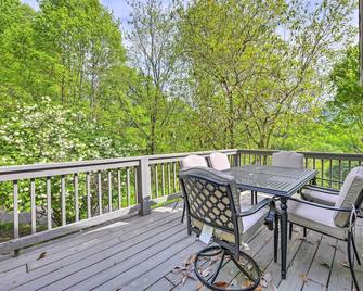 Pet-Friendly Waynesville Home with Mountain Views! - Waynesville - Balcony