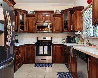 Ponciana Villa - Lowlands - Kitchen