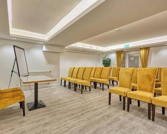 Bassiana Hotel és Étterem - Sárvár - Lounge