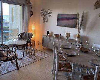 Duplex T4 Imprenable Ocean View Direct Beach Access 3 Bedrooms Sleeps 8 - Damgan - Dining room
