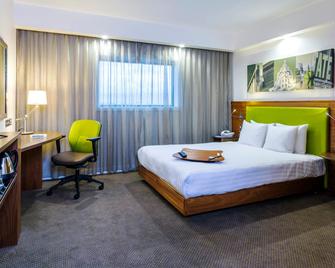 Hampton by Hilton Liverpool John Lennon Airport Hotel - Liverpool - Bedroom