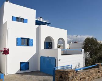 Naxos is the Way Summer Dream 2 Semi-basement apartment - Kastraki - Building