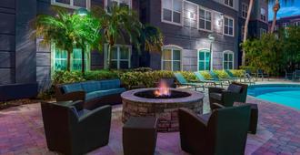 Residence Inn by Marriott Tampa Westshore/Airport - Tampa - Binnenhof