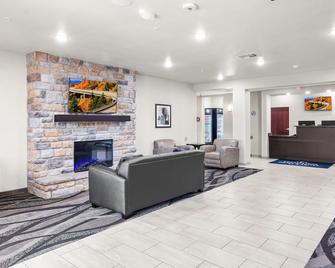 Cobblestone Hotel & Suites - Russells Point at Indian Lake - Russells Point - Sala de estar