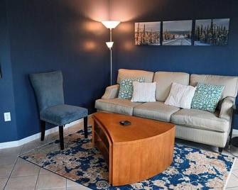 The Adamina - Fairbanks - Living room