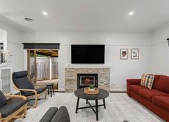 'Muir House' Laidback Family Living in Ballarat - Ballarat - Living room