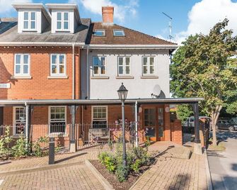 2 bedroom accommodation in Brockenhurst - Brockenhurst - Building