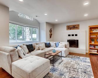 Wow Modern Farmhouse Getaway Retreat W/ Views - Fall City - Sala de estar