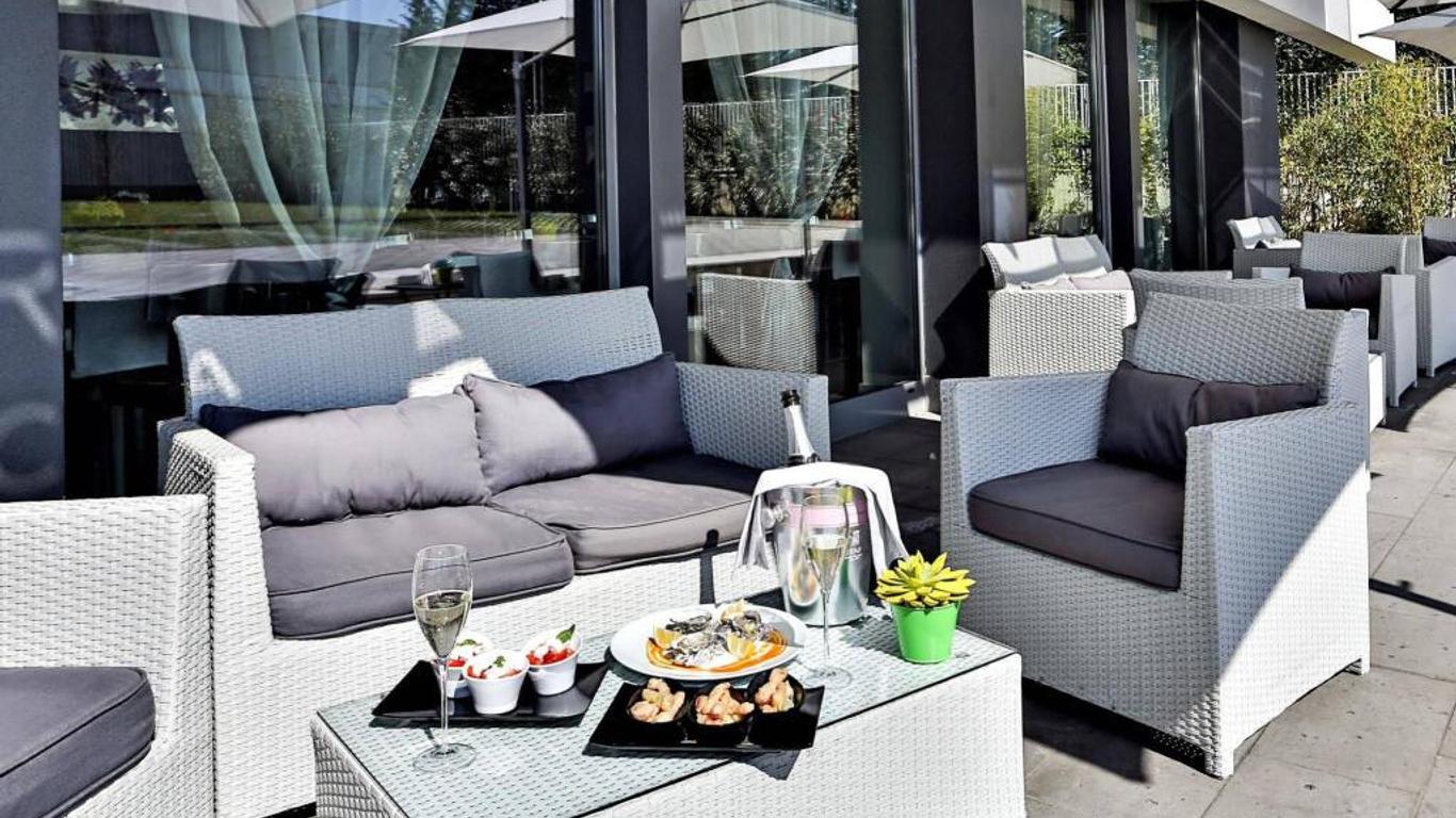 One Hotel & Restaurant
