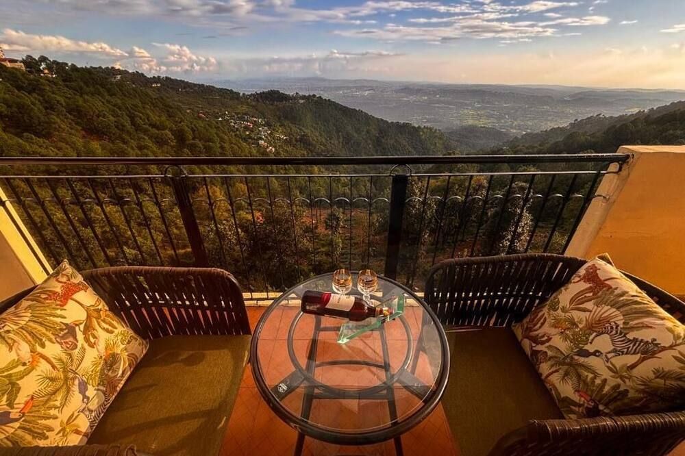 Asia Spa Resort Mcleodganj, Dharamshala Centrally Air Conditioned With Heated Swimming Pool - Dharamshala - Balcón