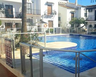 Burriana Beach 4 Mins Walk, Spanish Town House, Communal Pools - Gardens, Wifi - Nerja - Pool