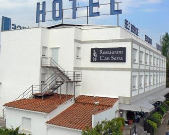 Hotel Vilobi - Vilobí d'Onyar - Bâtiment