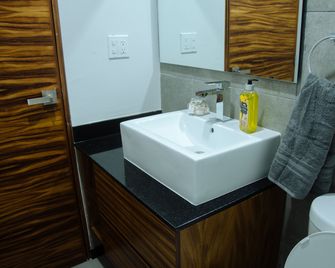 El Refugio - Ensenada - Bathroom