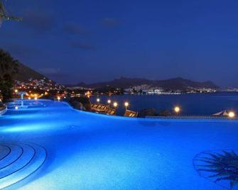 Kadikale Resort - Turgutreis - Pool