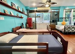 Spacious Room for Lodging in Ngermid, Koror - Koror - Camera da letto