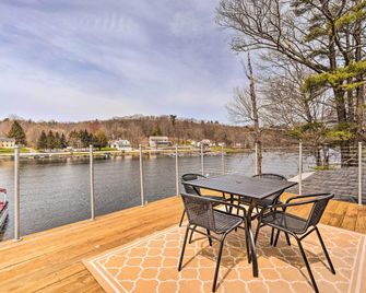 Cozy Castleton Cabin with Fire Pit + Water Access! - Castleton - Balcón