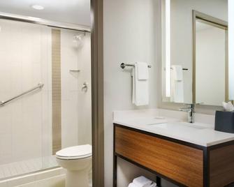 Hyatt Place across from Universal Orlando Resort - Orlando - Bathroom