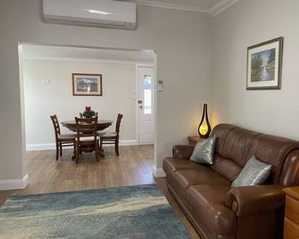 Mimosa Cottage - Glen Innes