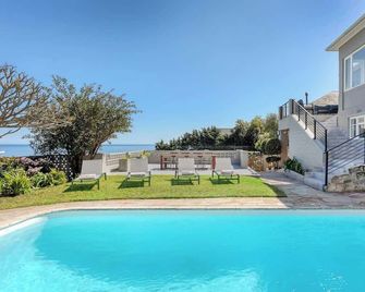 Splendido - Beautiful Villa with magnificent pool - Camps Bay - בריכה