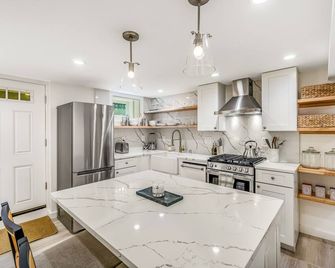 Modern Queen Anne studio - full kitchen - one block to Kerry Park, near downtown - Seattle - Køkken