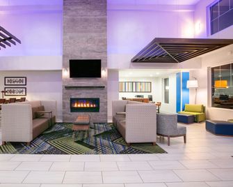 Holiday Inn Express & Suites Seaside-Convention Center By IHG - Seaside - Oleskelutila