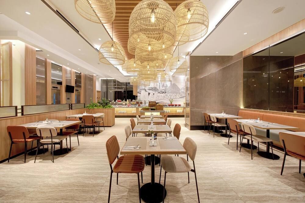 Aston Inn Pantai Losari Makassar - מקאסר - מסעדה
