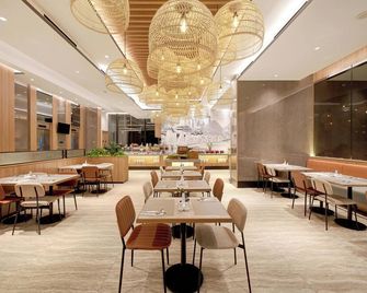 Aston Inn Pantai Losari Makassar - Makassar - Restaurant