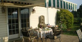 Red Cardinal Bed and Breakfast - Carlisle - Patio