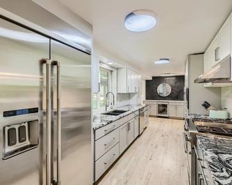 Cozy Golden Estate - Golden - Kitchen