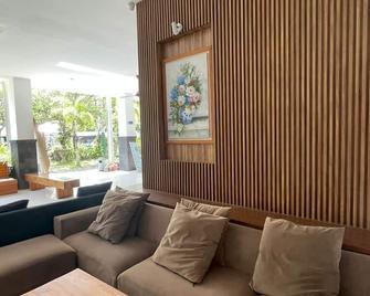 Central Inn Senggigi - Senggigi - Phòng khách