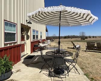 Modern Barn Apartment - Durant - Patio