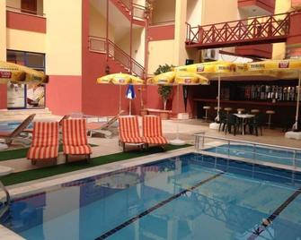 Baronessa Apart Hotel - Alanya - Piscina